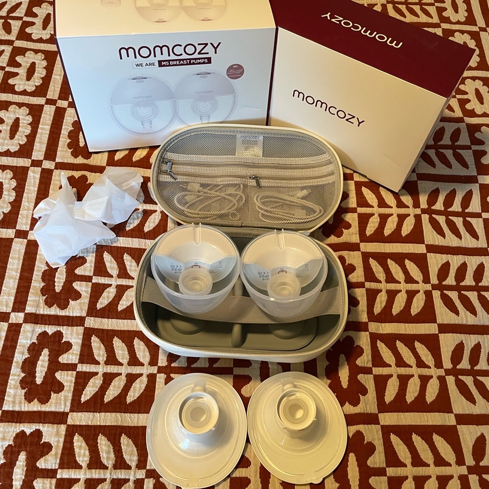 Momcozy Double Electric Breast Pump in Gray - Picture 5 of 5